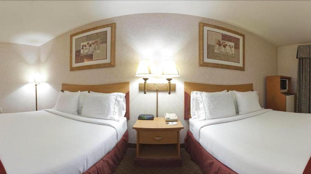 Holiday Inn Express & Suites Tracy By Ihg Exterior photo
