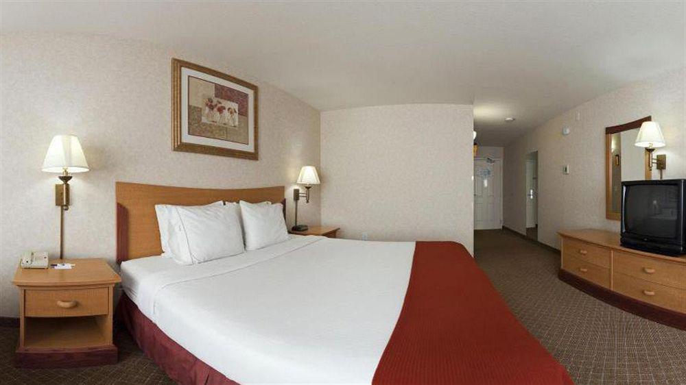 Holiday Inn Express & Suites Tracy By Ihg Exterior photo