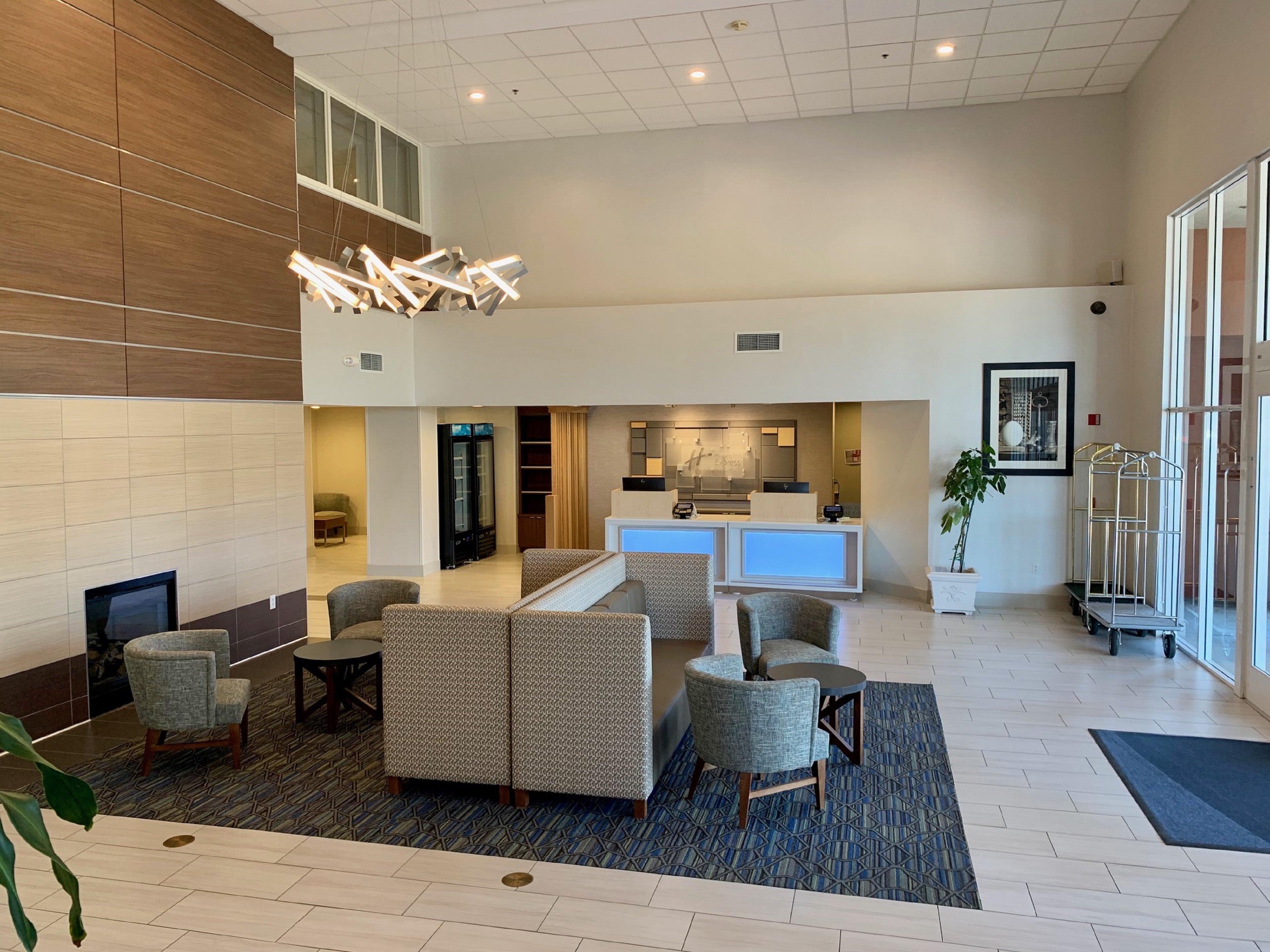 Holiday Inn Express & Suites Tracy By Ihg Exterior photo