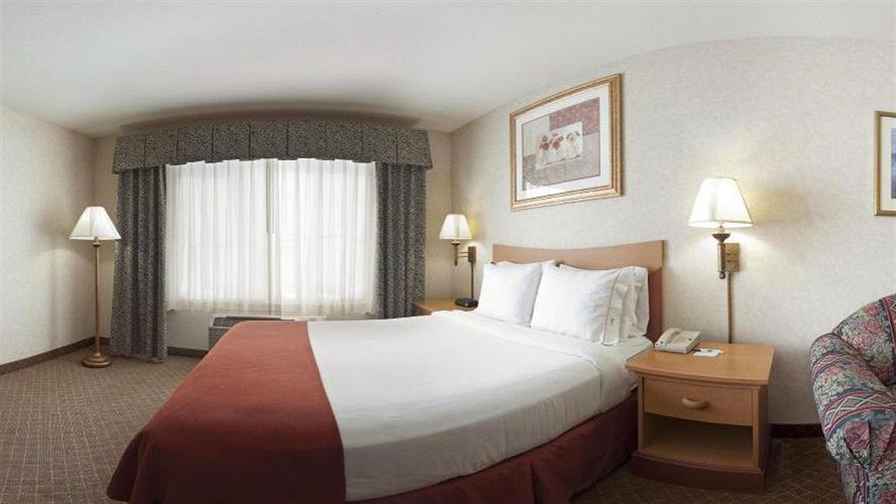 Holiday Inn Express & Suites Tracy By Ihg Exterior photo